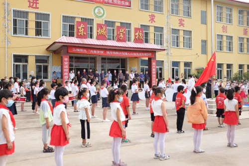 央視關(guān)注！三雄極光助力教育扶貧 點(diǎn)亮求學(xué)夢(mèng)
