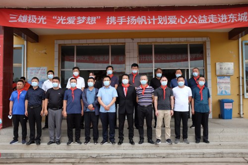 央視關(guān)注！三雄極光助力教育扶貧 點(diǎn)亮求學(xué)夢(mèng)