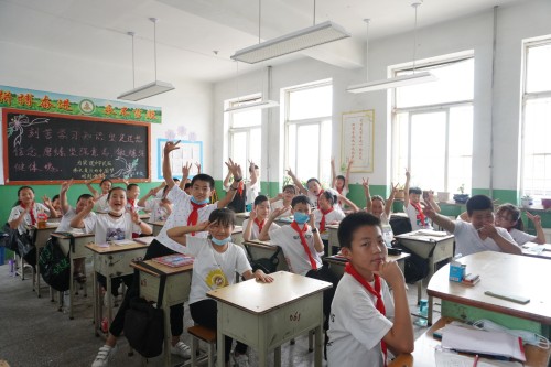 央視關(guān)注！三雄極光助力教育扶貧 點(diǎn)亮求學(xué)夢(mèng)