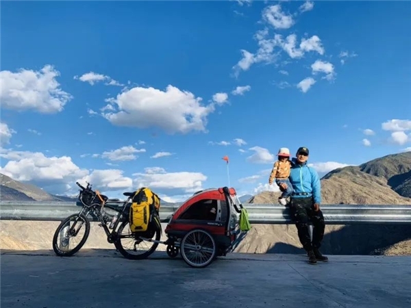抖音90后奶爸帶女兒騎行4139公里去拉薩：騎車就像人生，堅(jiān)持總能到達(dá)