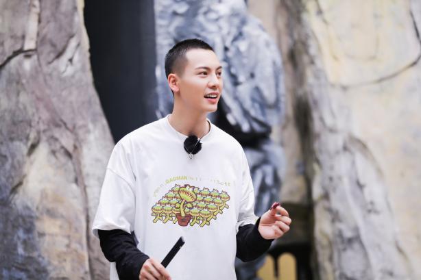 陳偉霆再度聯(lián)手得物首發(fā)潮牌新系列，電商、明星、綜藝聯(lián)名解鎖“食蠅草”玩法