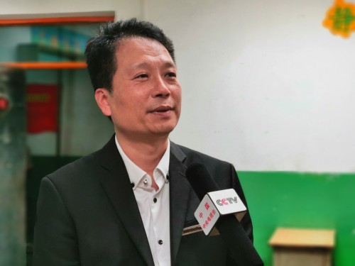 三雄極光：教室里的“假”燈光，該嚴(yán)打了！
