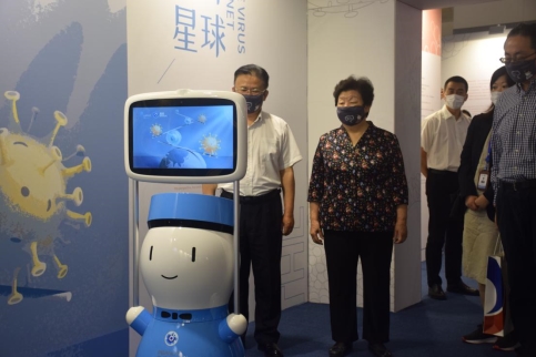 上?？萍拣^ x 擎朗智能 機器人講解員今日上線