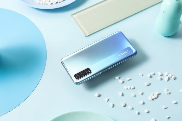 vivo Y70s迎來冷萃銀新配色，7月28日正式上市