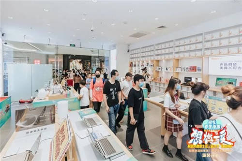 聯(lián)想來(lái)酷門店升級(jí)，三店智慧煥新齊亮相