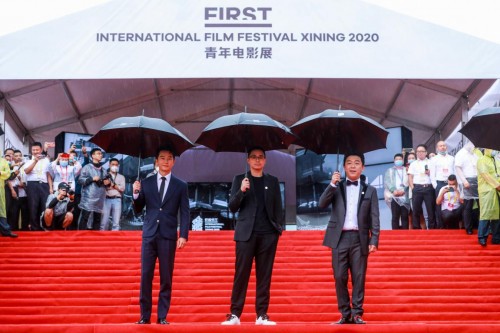 海信視像“拍了拍”你，快來看FIRST電影展星光紅毯！