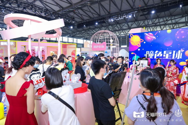 ChinaJoy上成團(tuán)出道的彩瞳品牌，集美們?yōu)楹委偪馪ick？