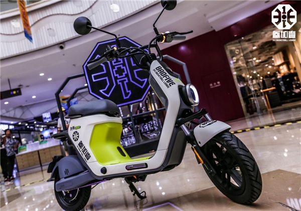 破圈新玩法，九號機(jī)器人攜手李寧BADFIVE打造Z世代街頭運(yùn)動新風(fēng)尚