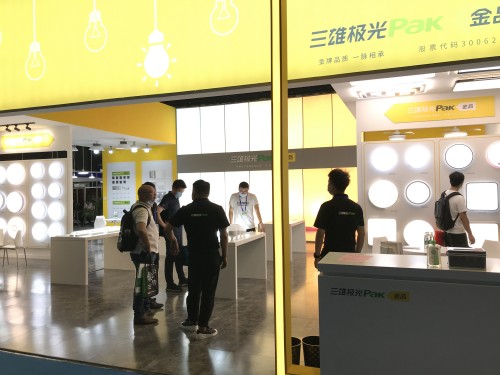 火力全開(kāi)！三雄極光亮劍全球五金第一展