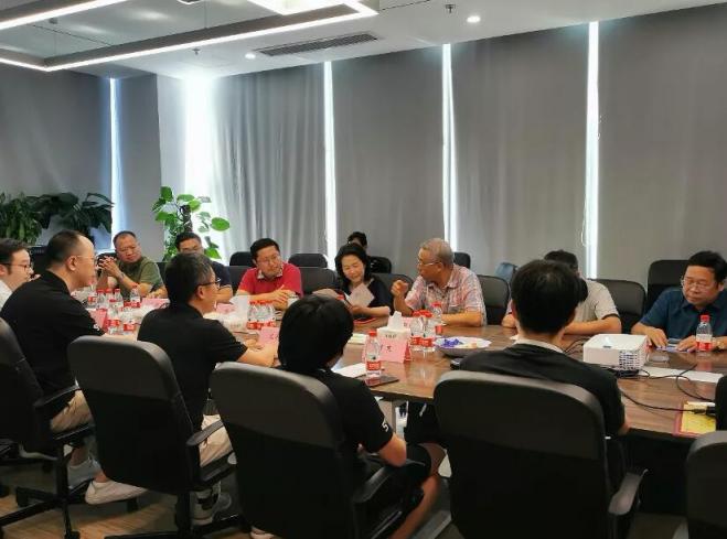 電子科大校領導及黨委領導蒞臨云軸科技，雙方聯(lián)合舉行藏品捐贈儀式