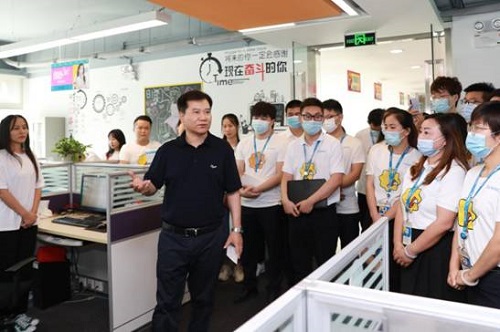 蘇寧逆勢漲薪提振員工積極性，818購物狂歡創(chuàng)佳績
