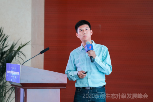 智能科技，創(chuàng)享美好未來 ——2020雙創(chuàng)生態(tài)升級發(fā)展峰會智能科技新津?qū)?/></p><p><strong>中科院光電技術(shù)研究所博士后程濤以“新基建帶來的智能制造產(chǎn)業(yè)發(fā)展機(jī)遇”為主題,</strong>分享人工智能產(chǎn)業(yè)從基礎(chǔ)層到應(yīng)用層目前形成的產(chǎn)業(yè)鏈結(jié)構(gòu),并以處于勞動密集型的白酒行業(yè)和天然氣巡檢行業(yè)為例,提出機(jī)器視覺的白酒雜質(zhì)檢測和無人機(jī)加<a href=