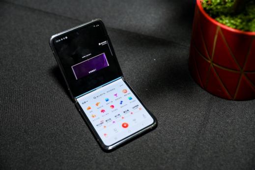 盤點神仙配色，三星Galaxy Z Flip 5G秘境白同樣吸晴