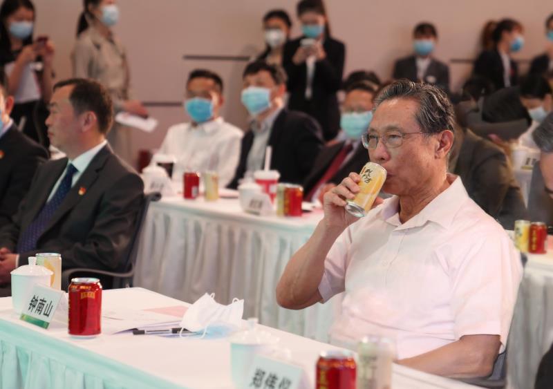 84歲的鐘南山“青春秘訣”曝光：哪個(gè)年輕人看了能不說(shuō)一聲“瑞思拜”呢！