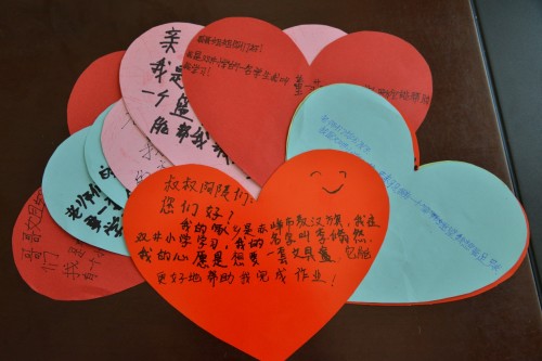 這個內(nèi)蒙7歲女孩的新學期心愿，是擁有一個書包
