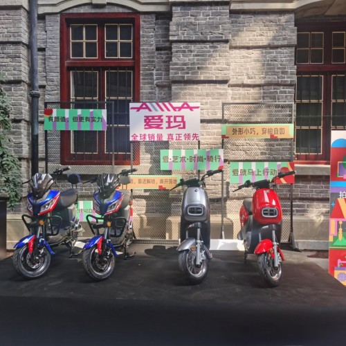 以時(shí)尚著稱的愛瑪，這次到武漢都做干了什么？