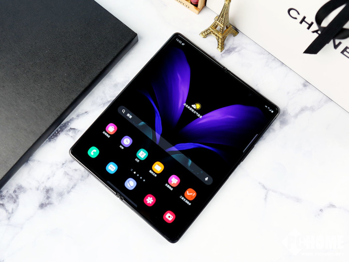開創(chuàng)折疊屏新紀(jì)元 三星Galaxy Z Fold2 5G上手評(píng)測(cè)