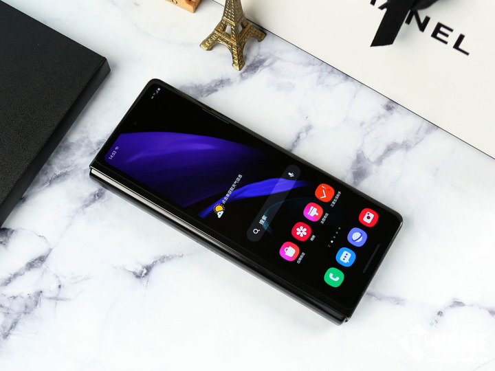 開創(chuàng)折疊屏新紀(jì)元 三星Galaxy Z Fold2 5G上手評(píng)測(cè)