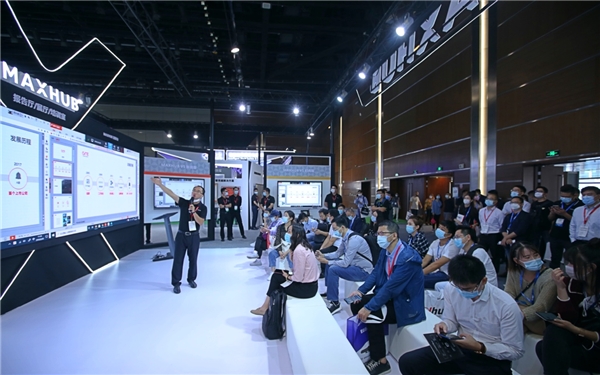 MAXHUB亮相北京InfoComm展：V5至臻版首展，創(chuàng)新方案引領(lǐng)新方向