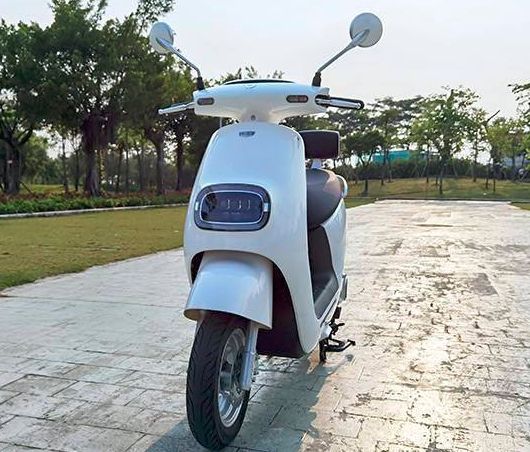 雅迪冠能M8電動(dòng)車使用體驗(yàn)-新手的不錯(cuò)選擇