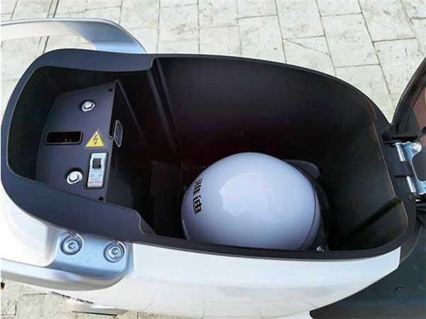 雅迪冠能M8電動(dòng)車使用體驗(yàn)-新手的不錯(cuò)選擇