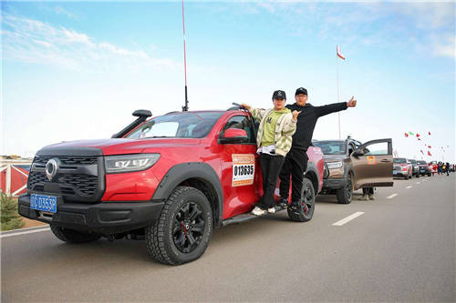 英雄再會(huì)！長(zhǎng)城炮車主玩轉(zhuǎn)阿拉善英雄會(huì)