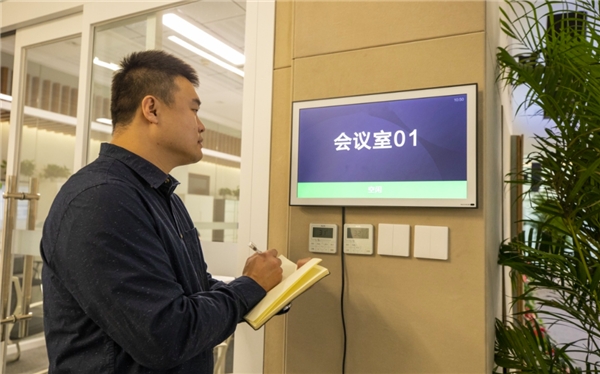 自由發(fā)揮方向：新華社智能化編輯部如何開(kāi)會(huì)？這項(xiàng)黑科技貫穿全程