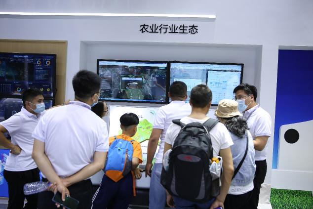 數(shù)字中國(guó)建設(shè)峰會(huì)：從卡奧斯13個(gè)賦能案例，看企業(yè)如何數(shù)字化轉(zhuǎn)型