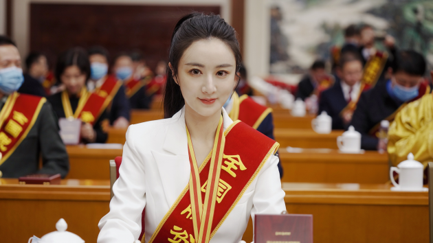 熱心扶貧濟(jì)困 電商主播薇婭助力脫貧攻堅獲最高榮譽(yù)