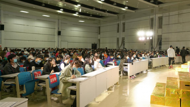 鴻文教育一展品牌硬實(shí)力！校招宣講會(huì)超500人