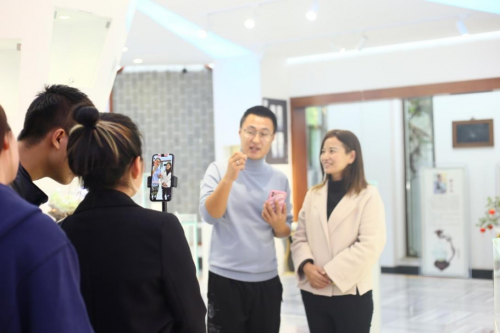微拍堂冠名第十九屆中國(guó)玉石雕刻作品“天工獎(jiǎng)”（南陽(yáng)區(qū)域）初評(píng)開幕