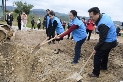 四季沐歌攜手婦基會走進(jìn)貴州丹寨，暖心公益助力脫貧攻堅