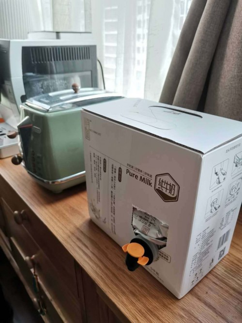 明德公元：用至善心，做好牛奶
