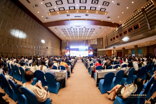 四季沐歌榮獲中國(guó)自主品牌500強(qiáng)，總裁李駿榮獲清潔采暖行業(yè)創(chuàng)新人物
