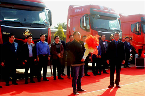 車隊(duì)長到兄弟公司串門，發(fā)現(xiàn)驚人內(nèi)幕，從此生意蒸蒸日上