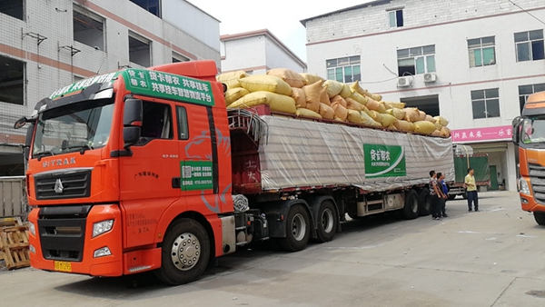 不壓車了，賺得更多了！貨卡幫農(nóng)共享掛車引批發(fā)商和卡車司機熱捧