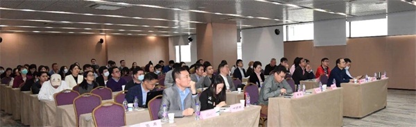 新蛋專家網(wǎng)紅“2020年度上?？缇畴娚坛隹谂嘤栔堋?/></p><p>Newegg新蛋中國作為上海跨境電子商務行業(yè)協(xié)會的副會長單位，受邀參加此次線下專場培訓活動。并派出資深跨境電商講師團隊。本次新蛋專場培訓課程也做了精心設計。特邀五位具有多年經(jīng)驗的資深講師緊密圍繞新蛋跨國開店業(yè)務進行了詳細的講解課程。</p><p>本次培訓課程體系得到會與用戶的高度認可。新蛋中國講師團隊首先先為與會企業(yè)代表詳細分析了新蛋優(yōu)勢地域——北美市場的客群消費習慣，根據(jù)新蛋19年深耕北美的電商經(jīng)驗，為企業(yè)代表清晰的做了北美用戶畫像描述。</p><p>其次，新蛋中國講師團隊從旺季賣家如何備貨、如何快速出單、如何做好店鋪運營、如何通過平臺增值營銷工具配套服務抓住銷量增長時機等方面進行大數(shù)據(jù)分析報告，通過嚴謹?shù)臄?shù)據(jù)分析，流量分析，日、周、月、季、年不同時間節(jié)點的數(shù)據(jù)，深入淺出的剖析旺季如何贏得訂單。</p><p align=