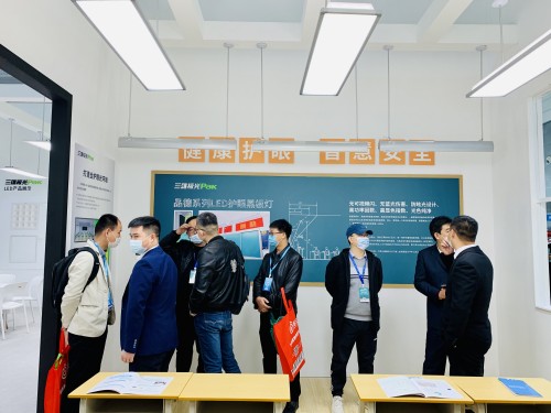 三雄極光再征教裝展 “西引力”大爆發(fā)！