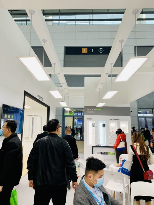 三雄極光再征教裝展 “西引力”大爆發(fā)！
