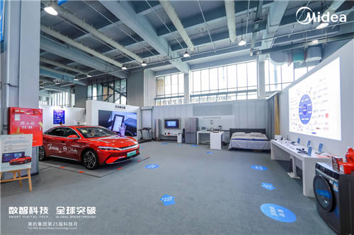 重構(gòu)想象，科技圈“闖入者”到底有多颯