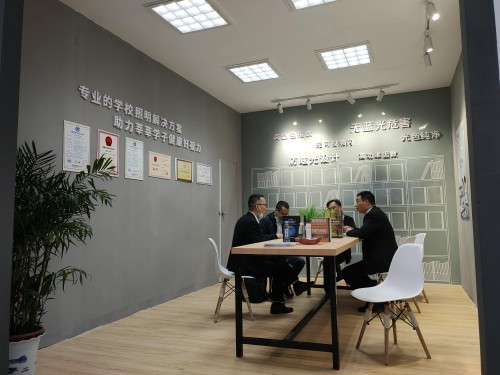 一天兩展！三雄極光學(xué)校照明魅力盛放雙城！