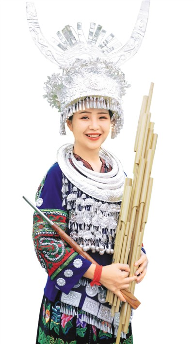 95后女大學生傳承非遺苗銀鍛造技藝，一場抖音直播賣出5萬銀飾