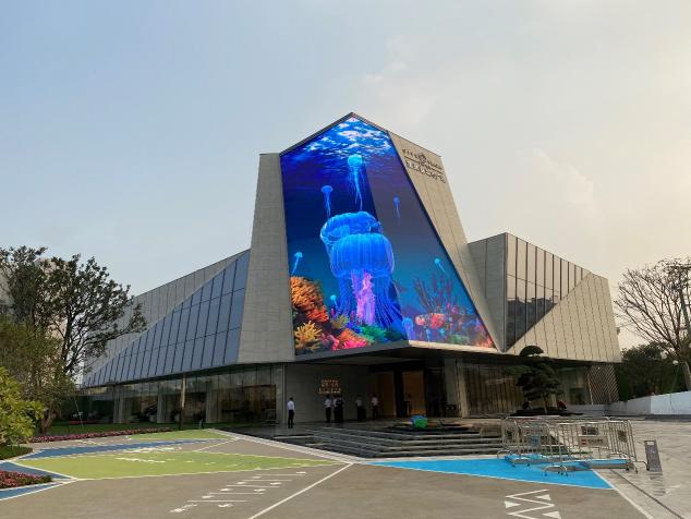 裸眼3D+720°CAVE影院+條形天幕，艾比森又一經(jīng)典案例！