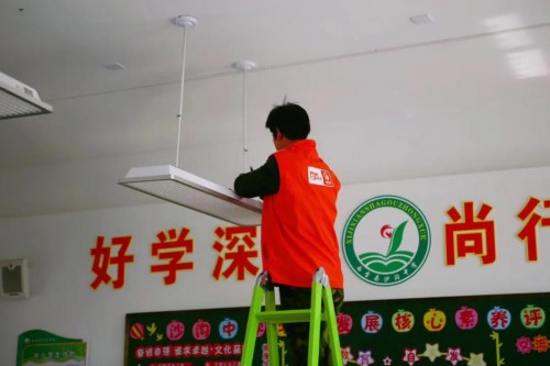實(shí)力見證！三雄極光獲中國(guó)家居十年卓越品牌