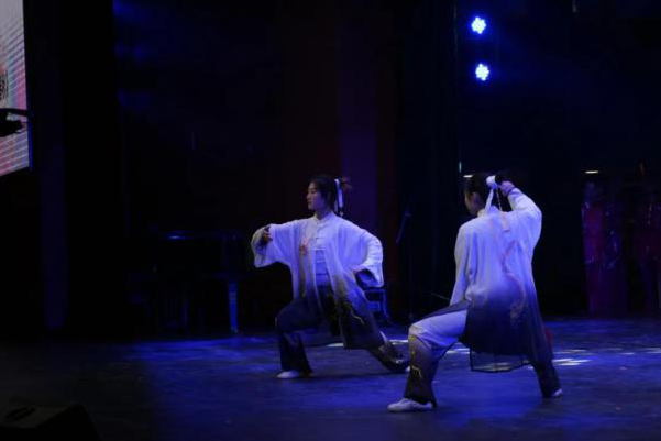 清華學(xué)霸，也是體育健兒，大冬天跑步爽吉了