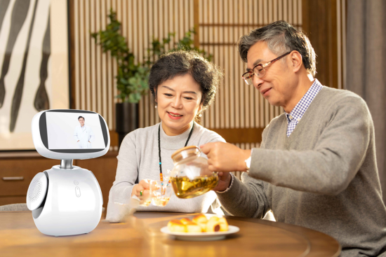 智能健康機器人，小康助手呵護全家健康