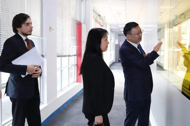 法國(guó)駐廣州總領(lǐng)事館總領(lǐng)事周麗君女士一行參觀訪問西人馬公司
