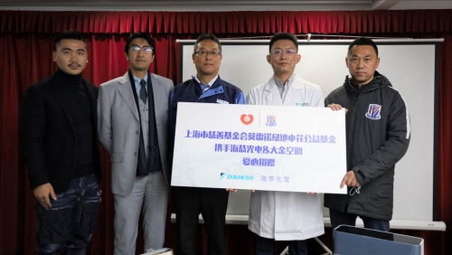 圣誕關(guān)愛(ài) 冬日升溫，大金空調(diào)攜手莫雷諾綠地申花公益基金進(jìn)行愛(ài)心捐贈(zèng)