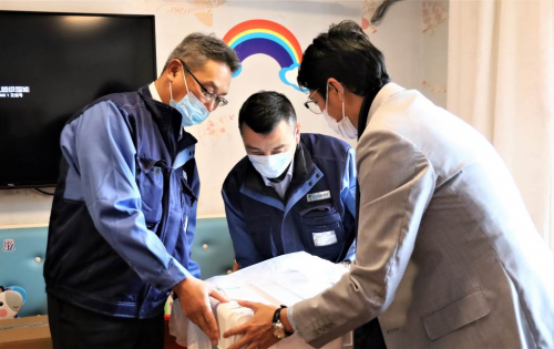 圣誕關(guān)愛(ài) 冬日升溫，大金空調(diào)攜手莫雷諾綠地申花公益基金進(jìn)行愛(ài)心捐贈(zèng)