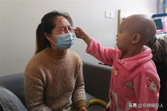 女人等不及老公“長大”，輕松籌·輕松公益上這個萌娃腦袋生腫瘤，急需幫助